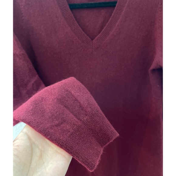 Charter Club Luxury 100% Cashmere V-neck Sweater Burgundy Medium - Picture 4 of 5